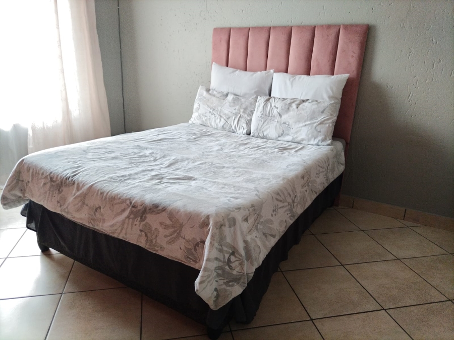 2 Bedroom Property for Sale in Waterval East North West